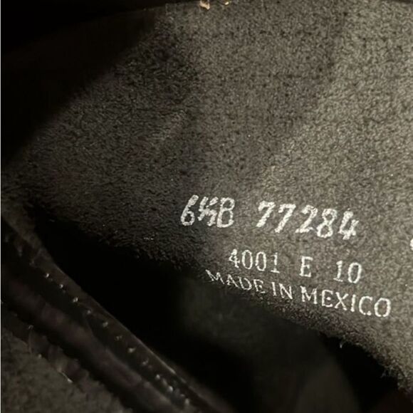 Frye Heath Boot
Black womens size 6.5 side zipper in GUC perfect for winter - Picture 6 of 10